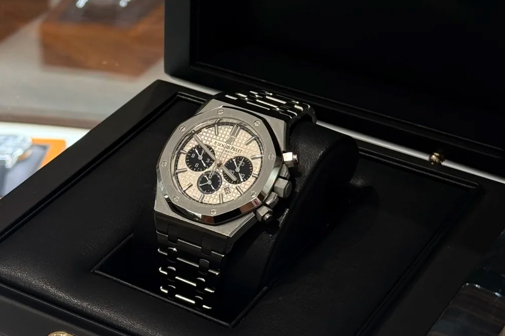 重庆名表回收跨入独立制表甄别阶段：FPJ儒纳、MB&F、切金小丑、捷克豹与百达翡丽、理查德米勒、朗格同台，推行「版本溯源 + 限量核验 + 原始状态判定」三重机制再定报价